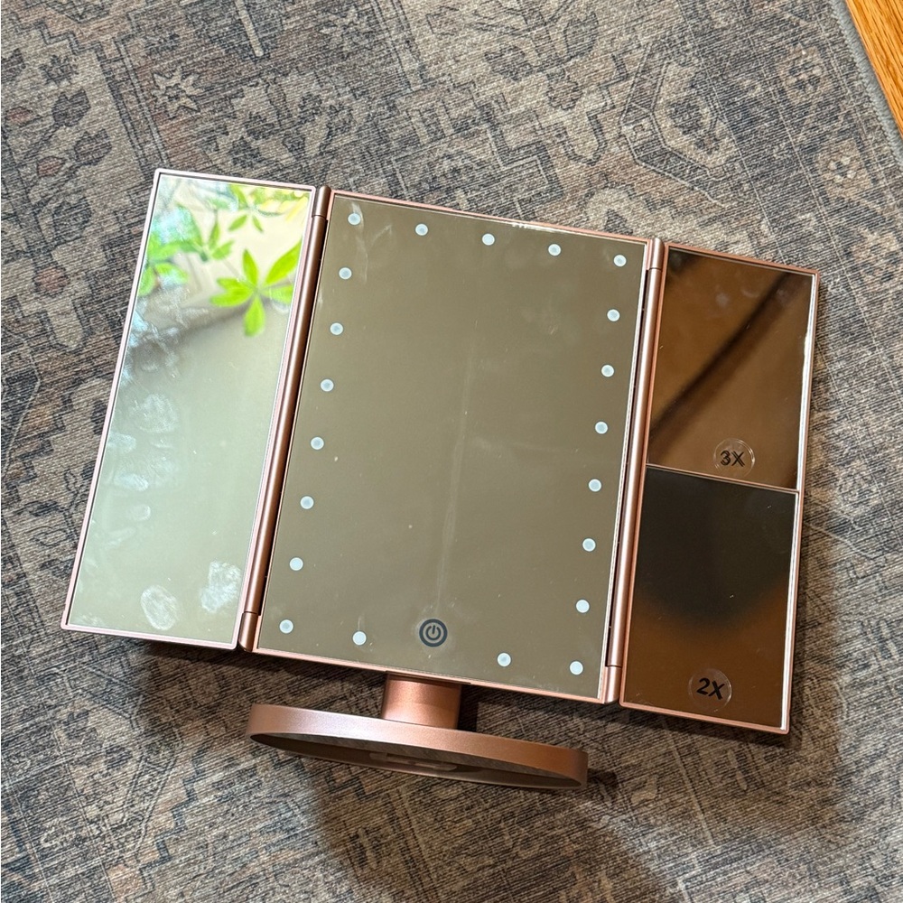 Makeup 3 Panel Vanity Mirror with LED
Lights, 1x 2x 3x Magnification, Dimmable - Picture 5 of 10